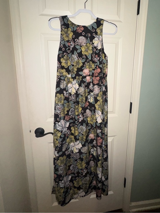 LOFT Dresses & Skirts - LOFT Floral Midi Dress Black Botanical Sleeveless A-Line Size 6 ✨🌸